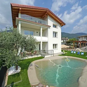 https://la-luna-nel-lago.it-lombardy.com